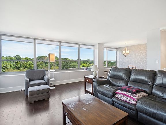 2nd image of 3550 N Lake Shore Dr APT 501