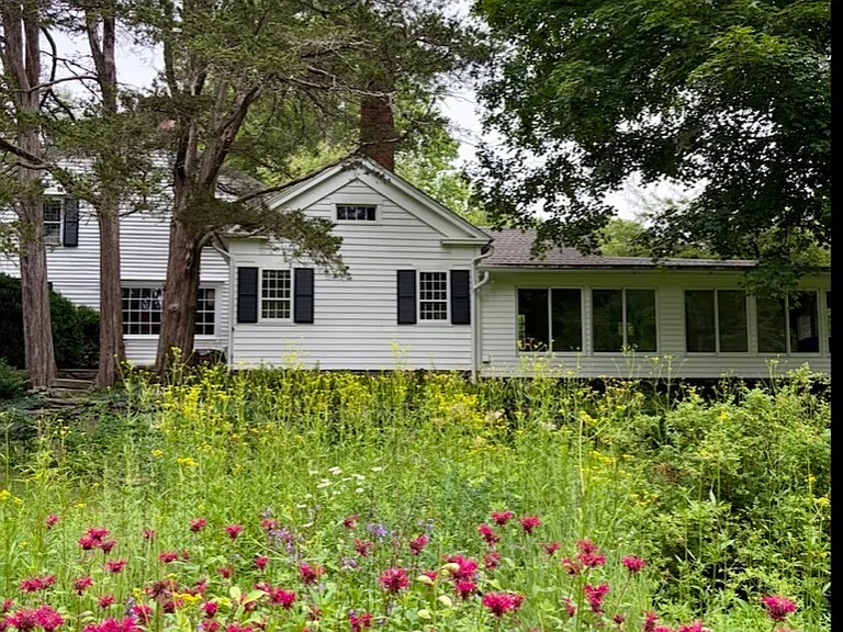 320 Valley Rd — Photo 5