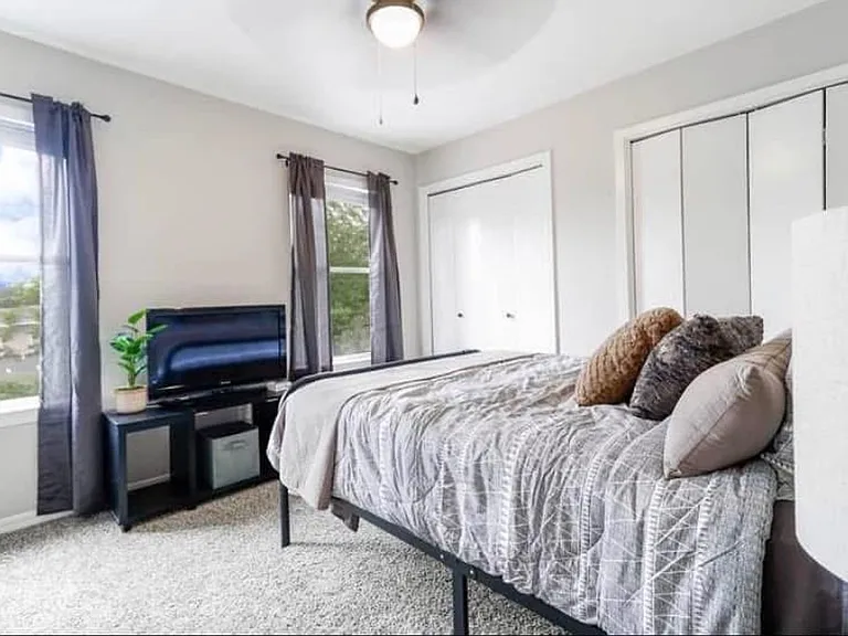200 Laurel Drive — Photo 4