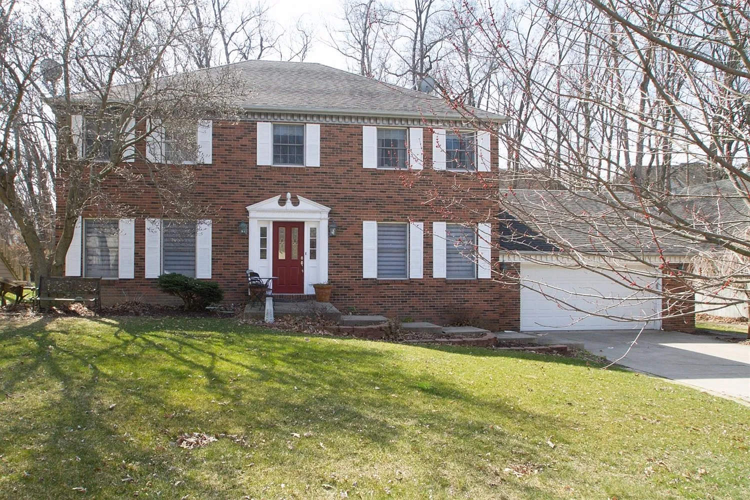 482 Amhurst Rd photo 1