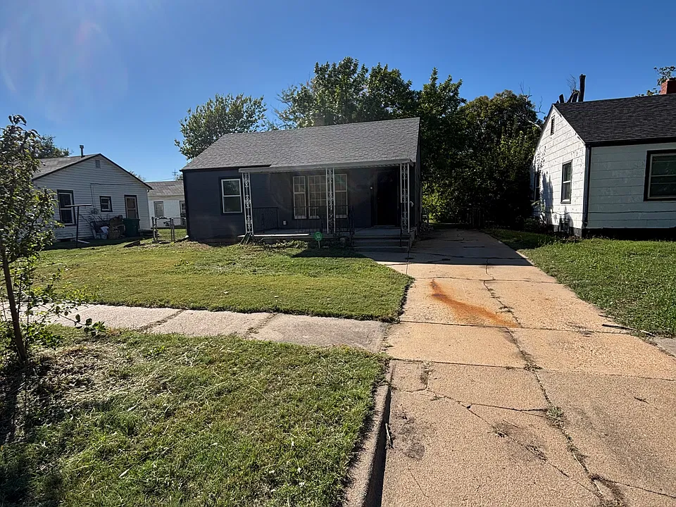 1111 N Ash Ave