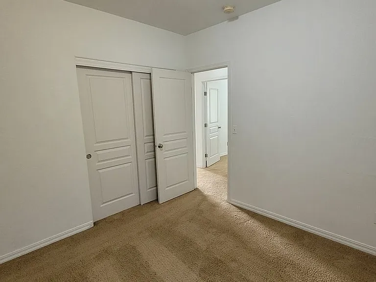 525 Florida St — Photo 13
