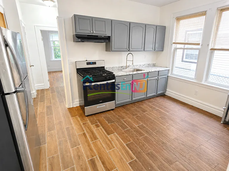 216 Sunset Ave #1R — Photo 4