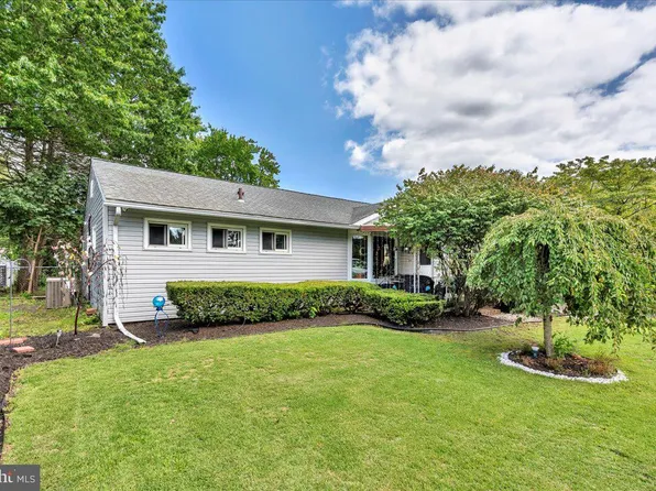 16 Oak Landing Rd, Lumberton, NJ 08048