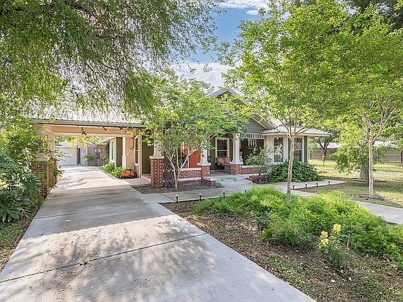 3rd image of 701 S Parker Rd