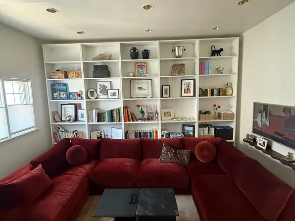 195 W 5th St, South Boston, MA 02127