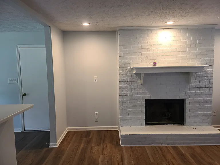 709 Redwood Park — Photo 29