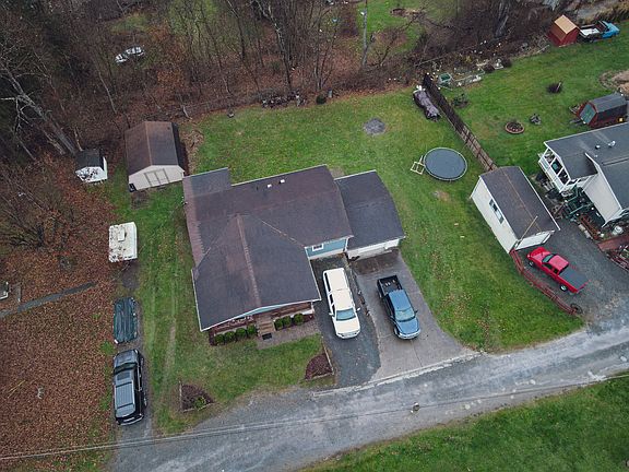 5th image of 805 Robinson St