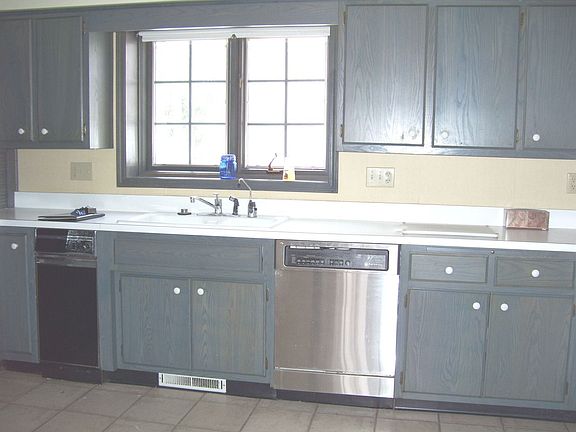 Huge Kitchen/Bkfst Area