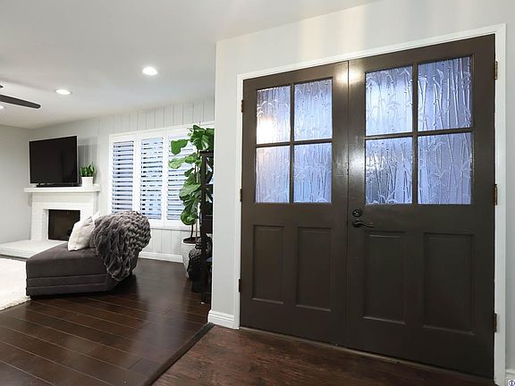 5th image of 32 Northwoods Ln
