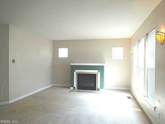 3rd image of 921 Hillside Ave