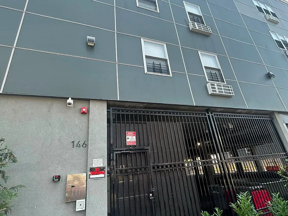 146 Hamilton Ave #203
