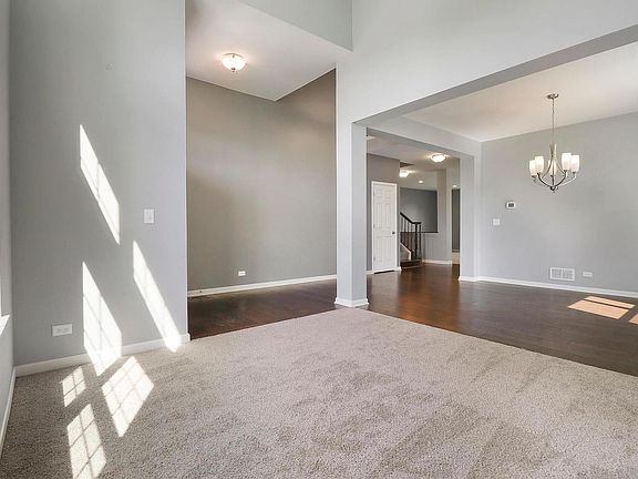 3rd image of 643 Seneca St