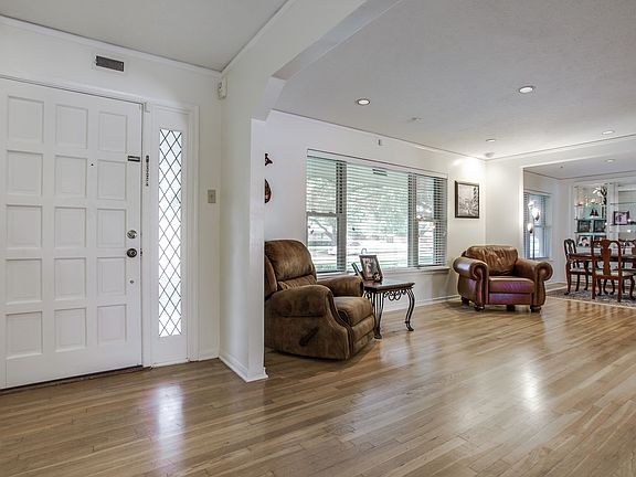 4th image of 5817 Lindenshire Ln