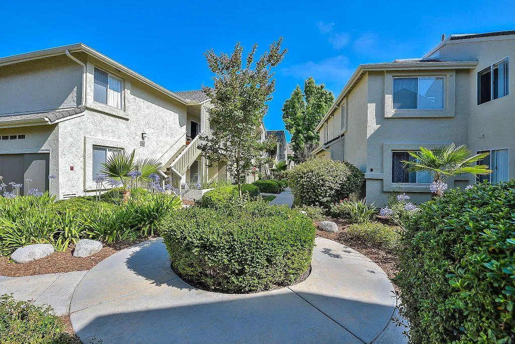 Cross Creek Apartments — Photo 1