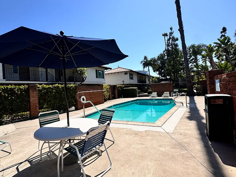 Casa Flores Apartments — Photo 5
