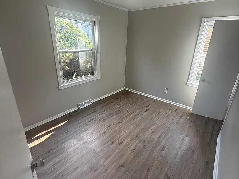 12202 Lena Ave — Photo 7