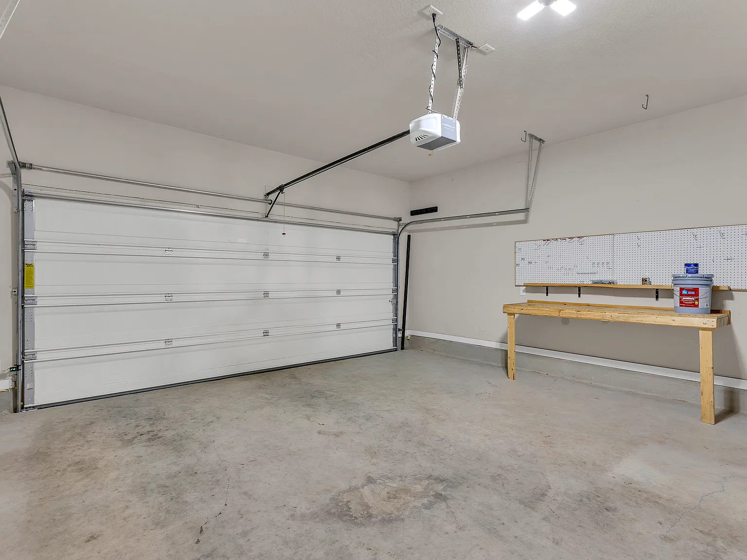 4 bed, 1833 sqft, $2,350 — Photo 4