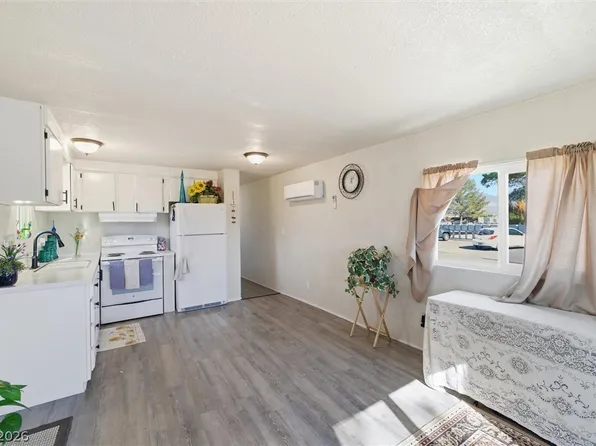 210 W Bonnie Claire Ct, Pahrump, NV 89048