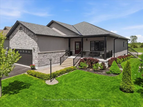 8 Dorchester Dr, Prince Edward County, ON K0K 3L0