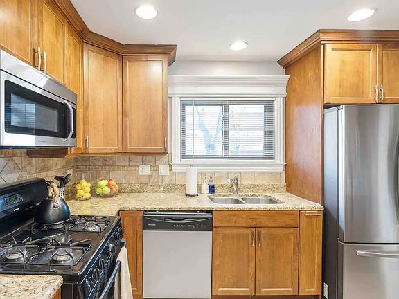 3rd image of 408 N Windsor Dr