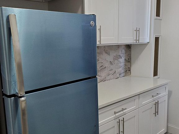 3rd image of 2165 Chatterton Ave APT 9B