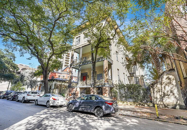 112 E Harris St #404 — Photo 3