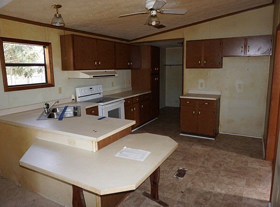 3rd image of 2214 Foxridge Ct