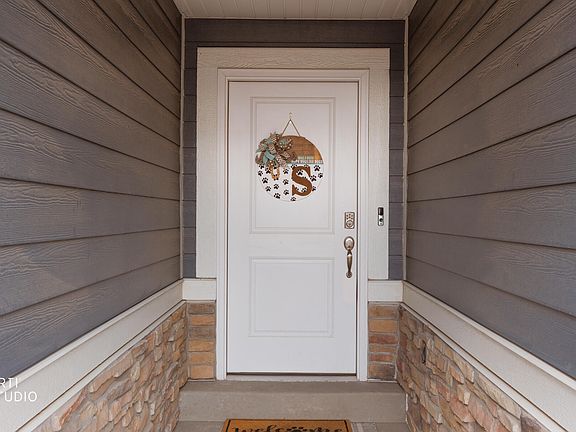 3rd image of 1214 W Hidden Spring Dr