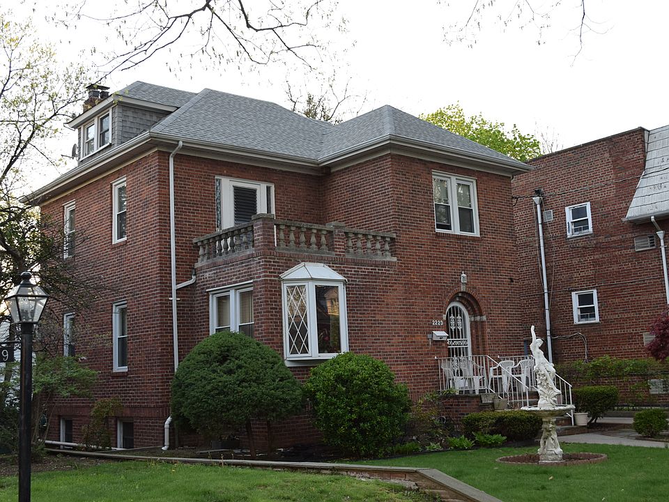 1st image of 2223 Lodovick Ave