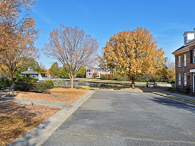 8643 Beaver Creek Dr — Photo 11