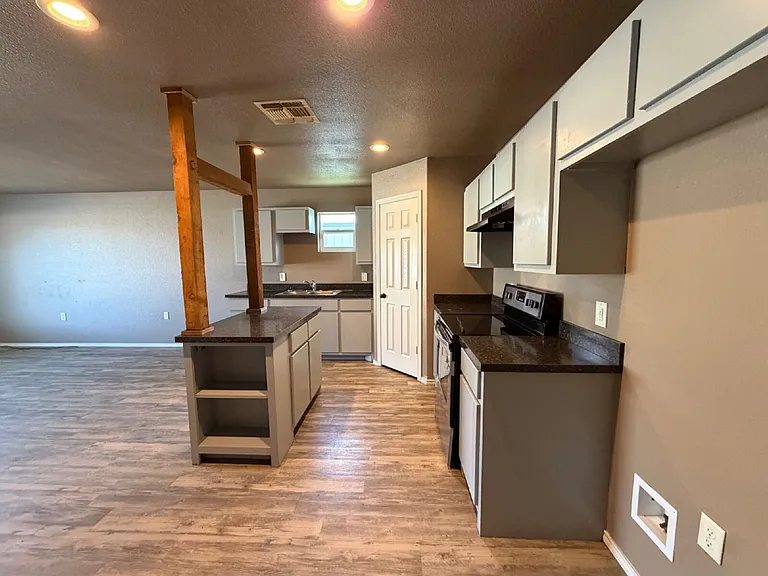 2205 Cedar Ave — Photo 5