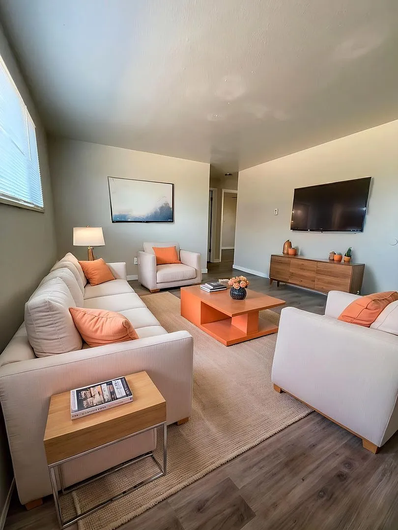 Beautiful 3 Bed 1 Bath Apartment Move In Special $500 Off First Month — Photo 1