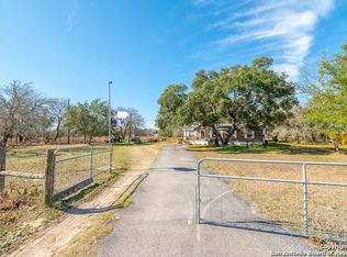 1322 Eagle Creek Dr, Floresville, TX 78114