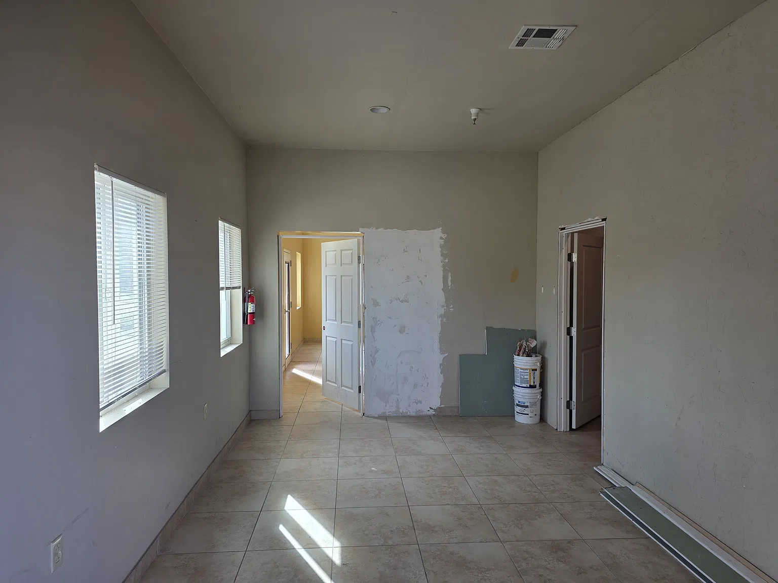 2 bed, 900 sqft, $2,200 — Photo 2