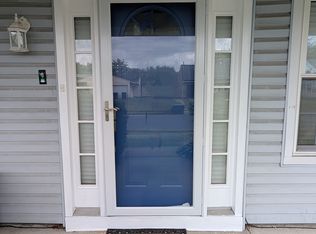 23 Pinewood Ln, Sicklerville, NJ 08081