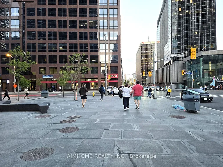 8 Eglinton Ave E #1510 — Photo 22