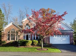 725 Sagewood Ln, Chagrin Falls, OH 44023