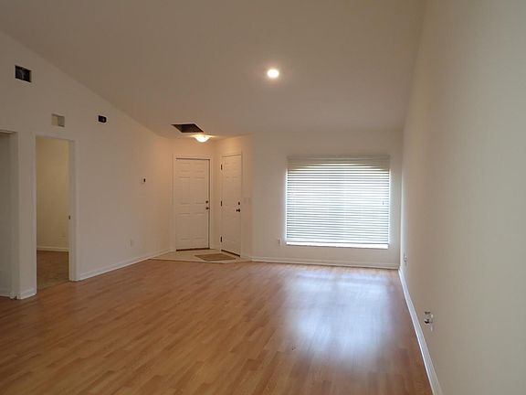 2nd image of 6 Plateau Pl #B