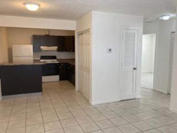 5th image of 530 NW 35th St APT 4