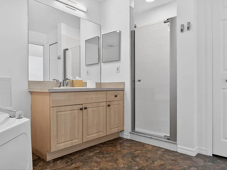 Master Bathroom 3/3