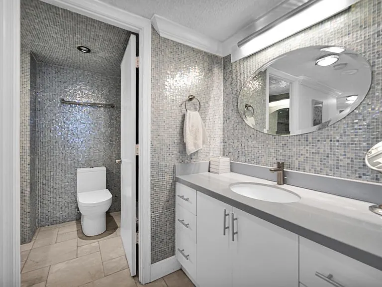 2301 Collins Ave #1015 — Photo 12