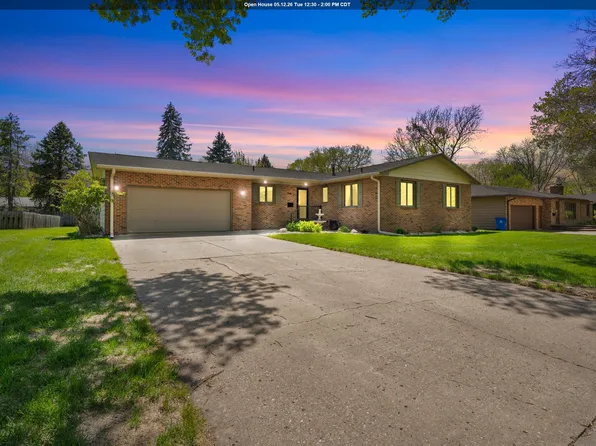 941 Crestview Dr, Vermillion, SD 57069