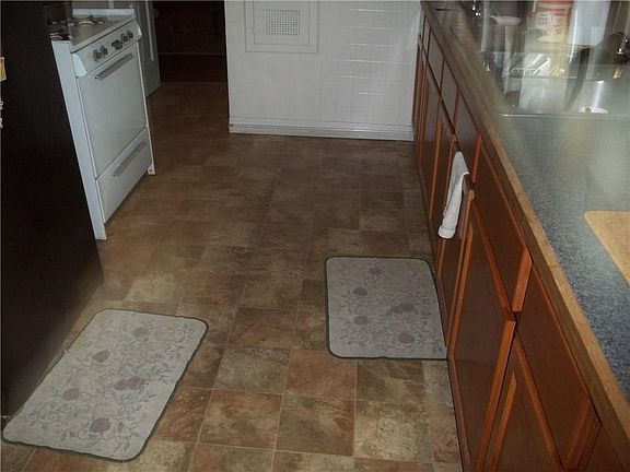 3rd image of 1015 La Monte Dr