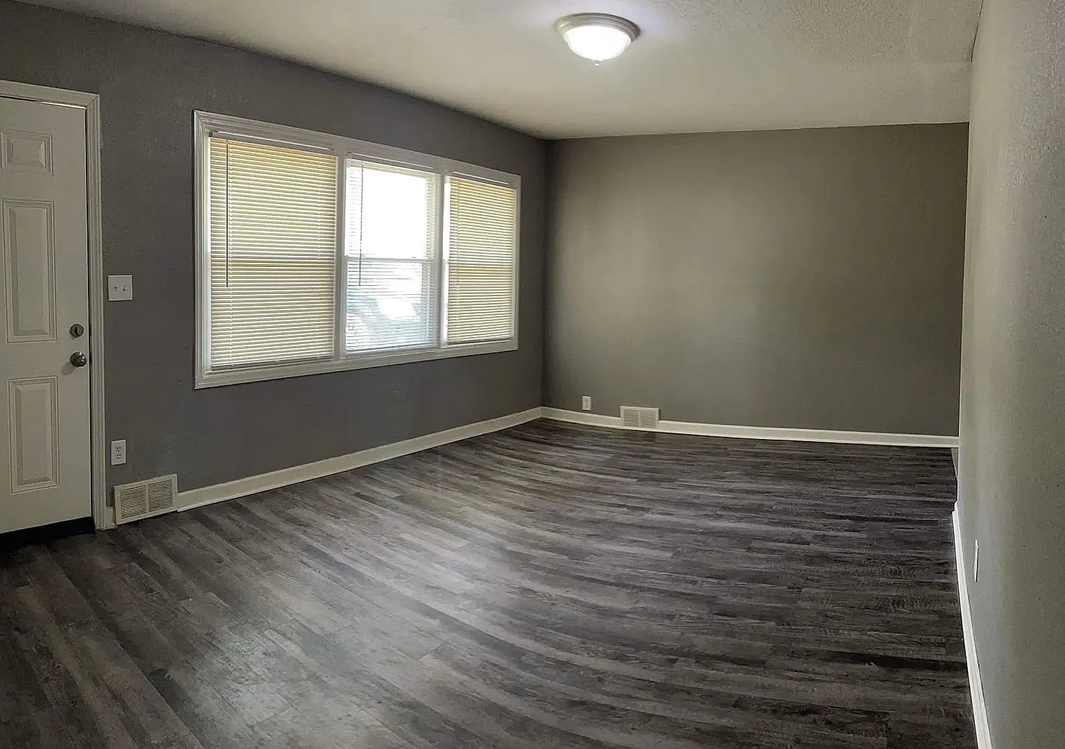 Room to Live, Work & PlayUpdated 4-Bedroom Home! — Photo 3