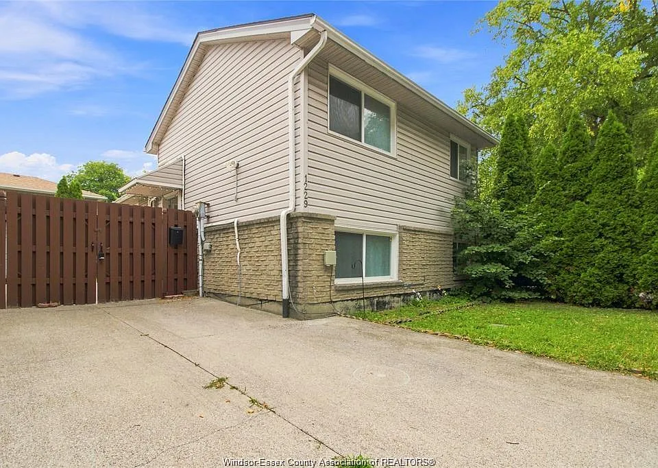 1229 Arncliffe Place