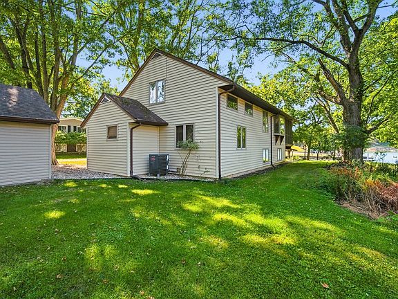 3rd image of 154 Beachview Ct