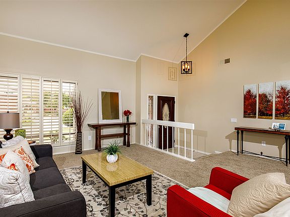 2nd image of 4627 Terraza Cir