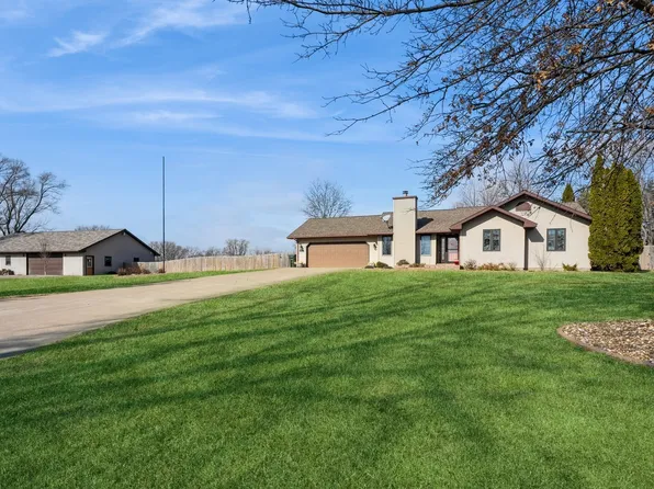 807 N Highway T15, Pella, IA 50219