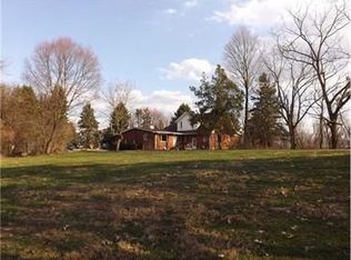 135 Cherrywood Dr, Glenshaw, PA 15116